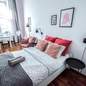 Lion Apartments - Laba